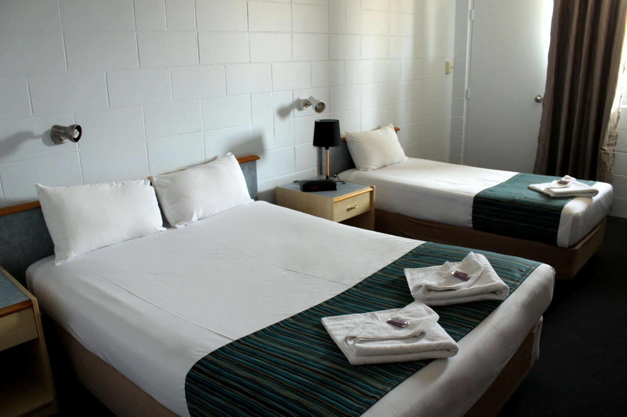 Rocky Glen Hotel Motel Gladstone Buitenkant foto