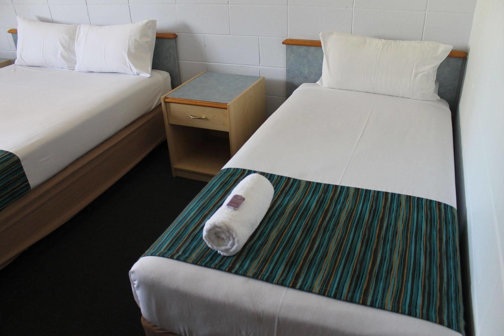 Rocky Glen Hotel Motel Gladstone Buitenkant foto