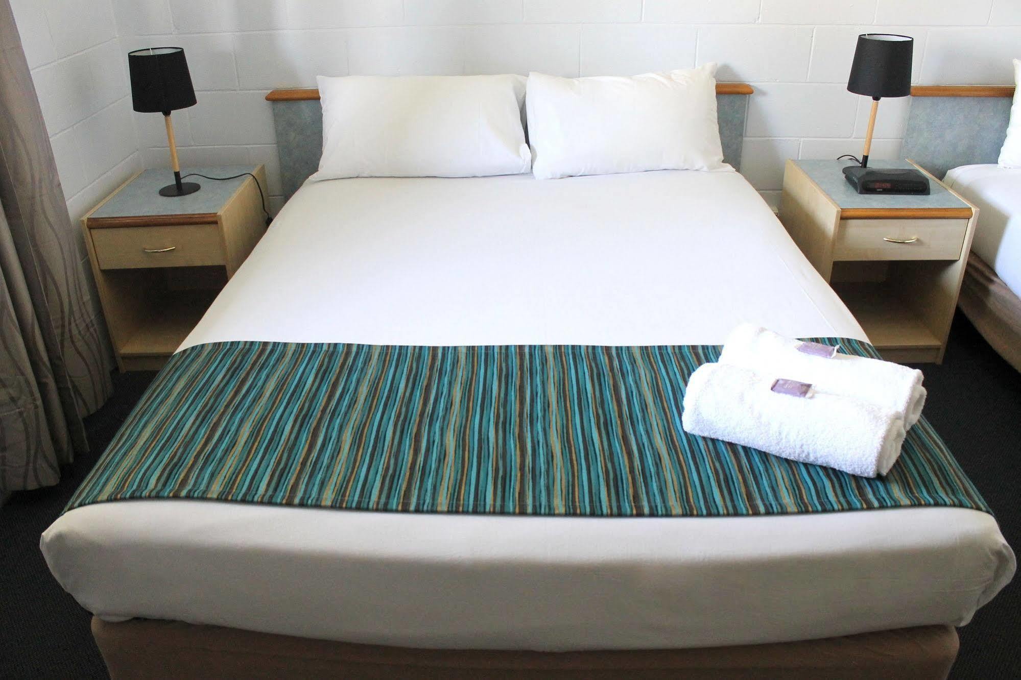 Rocky Glen Hotel Motel Gladstone Buitenkant foto